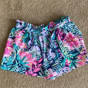 Lilly Pulitzer girl's shorts. Size L 8-10.